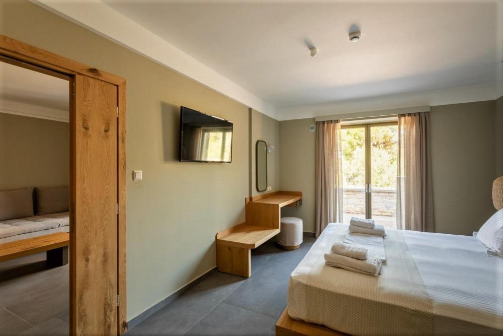 Diapori Suites Hotel Kardhamili Bagian luar foto