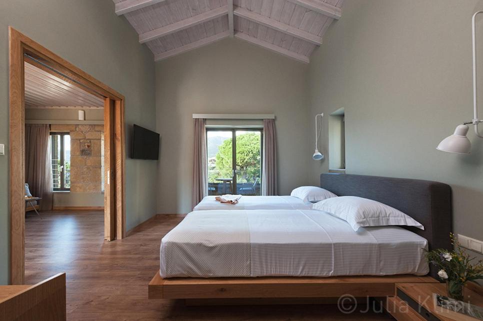 Diapori Suites Hotel Kardhamili Bagian luar foto