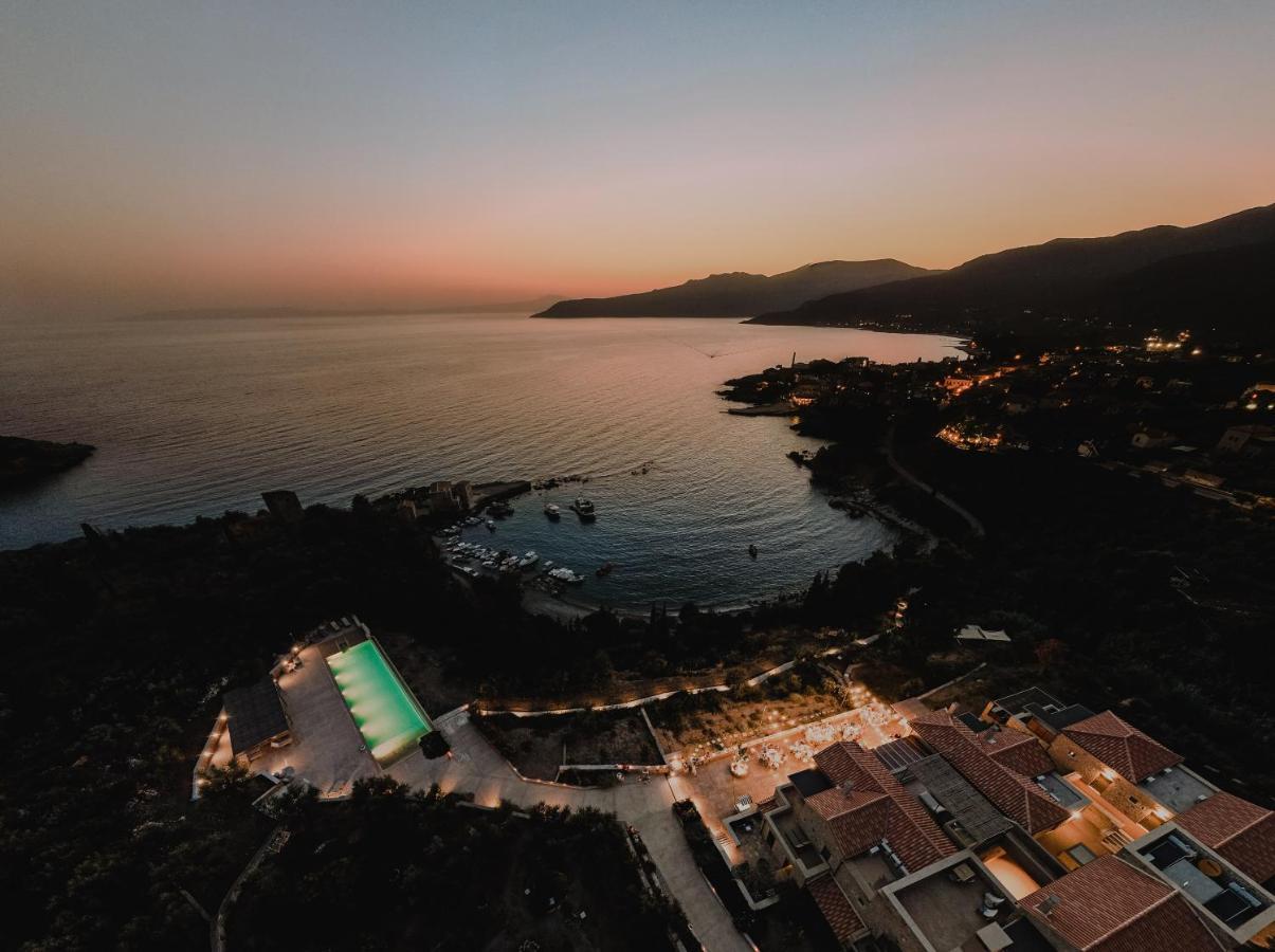 Diapori Suites Hotel Kardhamili Bagian luar foto