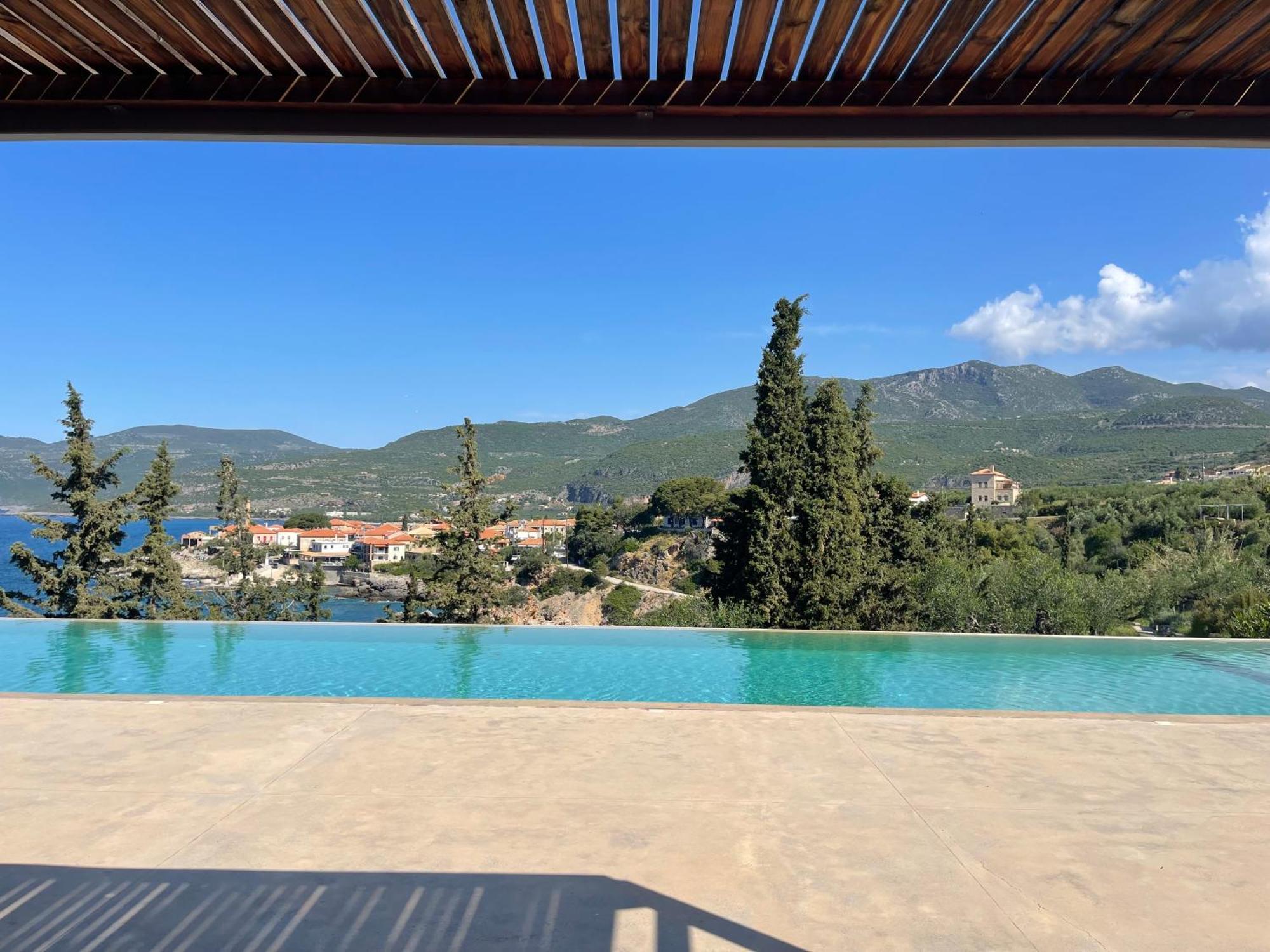 Diapori Suites Hotel Kardhamili Bagian luar foto