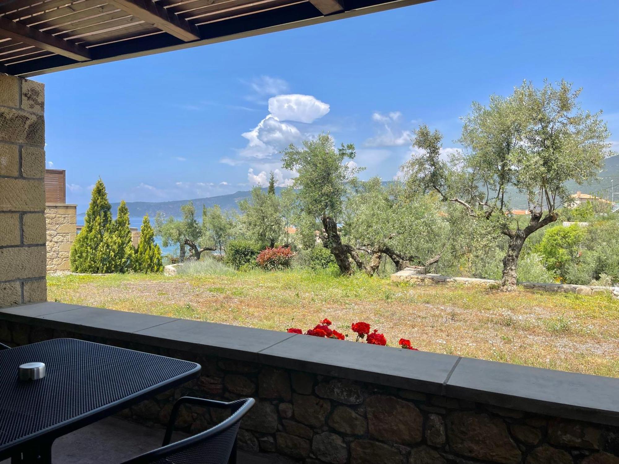 Diapori Suites Hotel Kardhamili Bagian luar foto