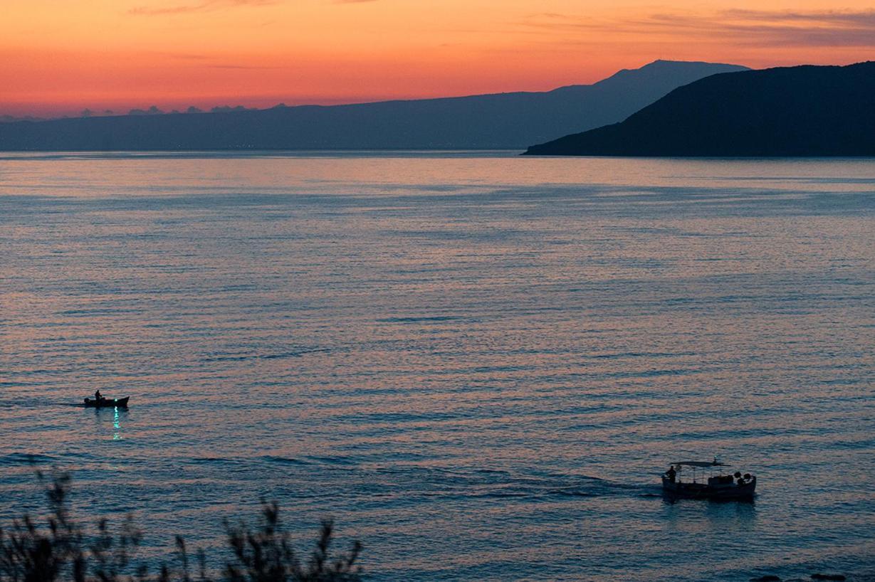 Diapori Suites Hotel Kardhamili Bagian luar foto