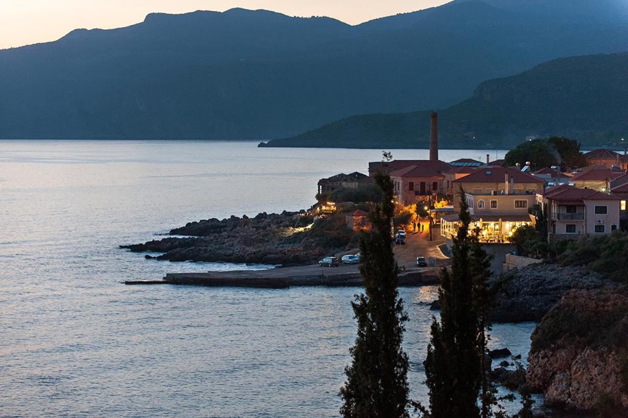 Diapori Suites Hotel Kardhamili Bagian luar foto